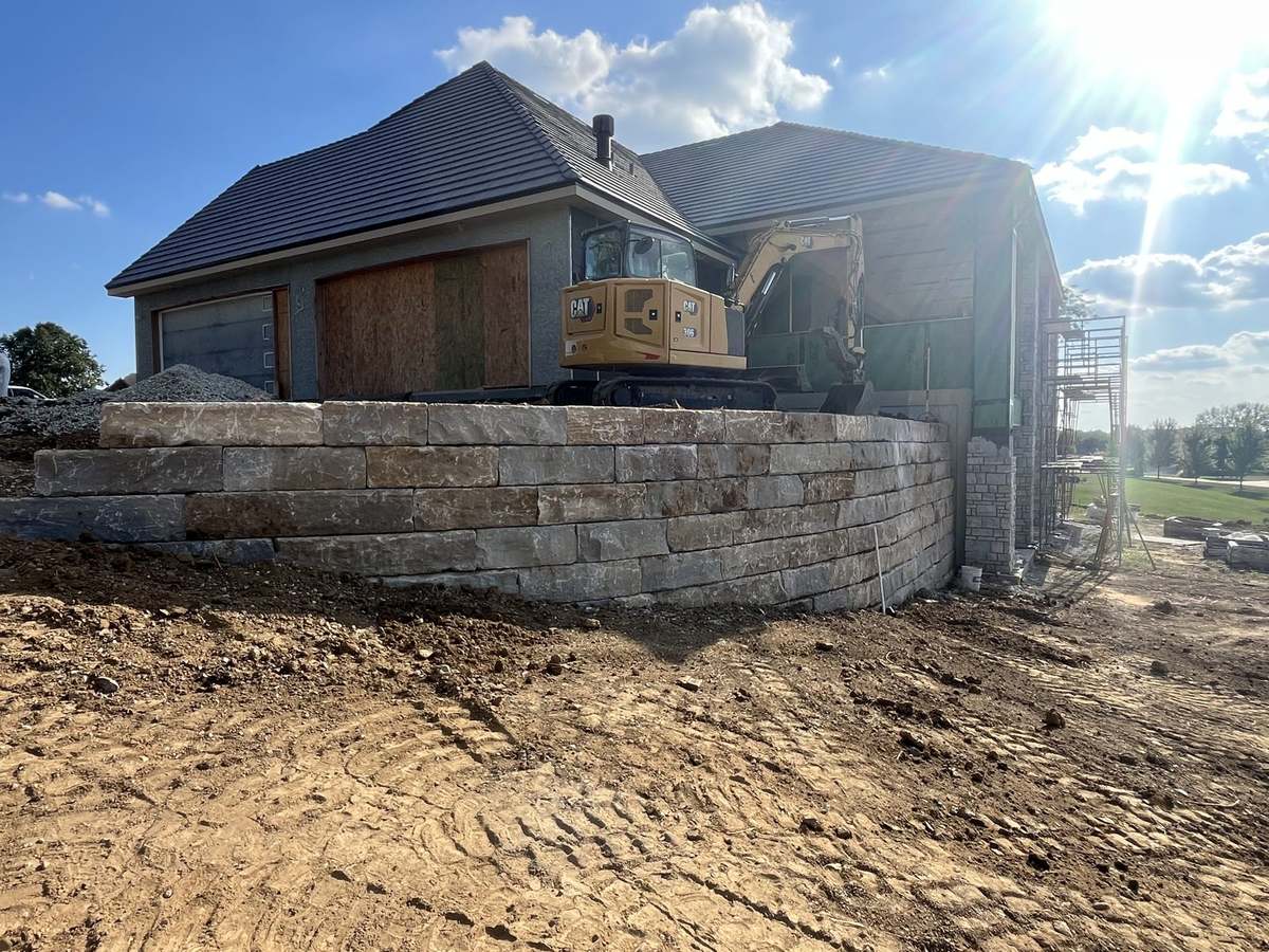 Milled limestone wall with sawn-end vertical joints