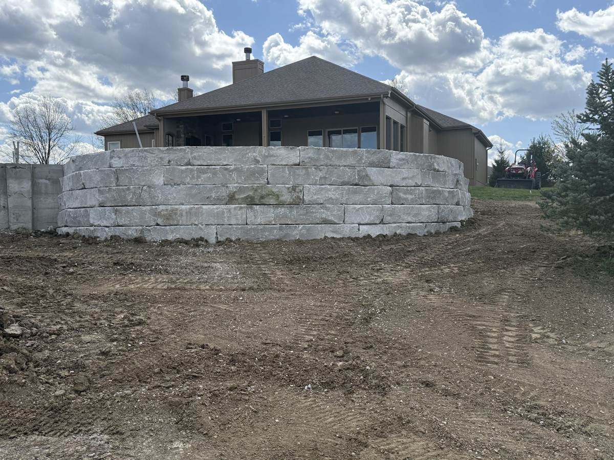 12" Milled Gray Horizon retaining wall